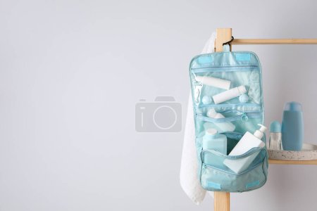 Foto de Accesorios de baño, bolsa de aseo, espacio para texto - Imagen libre de derechos