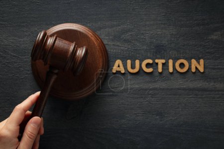 Téléchargez les photos : Concept of public sale, auction, top view - en image libre de droit