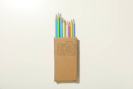 Téléchargez les photos : Concept of supplies for drawing - Colorful pencils - en image libre de droit