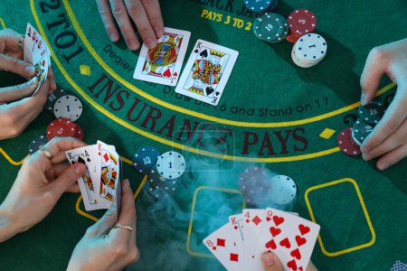 Téléchargez les photos : Concept de jeu, Jeu de poker, accessoires pour poker - en image libre de droit