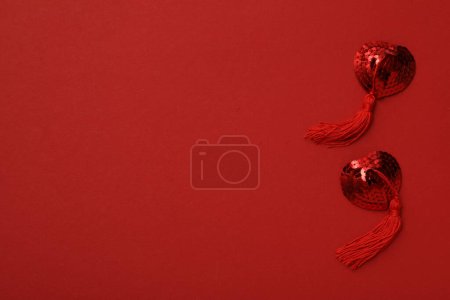 Téléchargez les photos : Couverture de mamelon de jouet sexuel en forme de cœur avec des paillettes - en image libre de droit