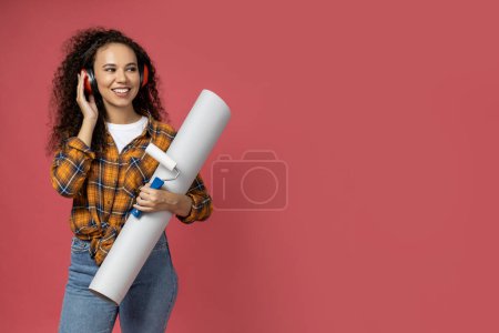 Photo for A girl in construction headphones and with a paper in her hands - Royalty Free Image