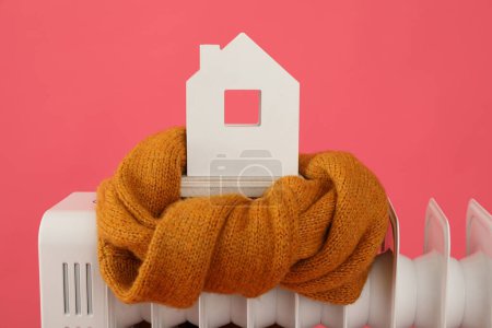 Téléchargez les photos : Concept de saison de chauffage, fournissant de la chaleur dans la maison - en image libre de droit