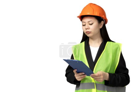 PNG, fille asiatique dans le rôle de travailleur de la construction, isolé sur fond blanc.