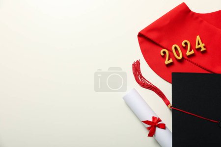 Graduation 2024, chapeau et autres accessoires gradués.
