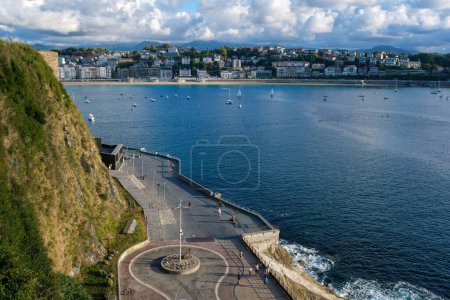 Téléchargez les photos : Donostia-San Sebastian, Espagne - 15 septembre 2022 : Mirador del Paseo Nuevo - en image libre de droit