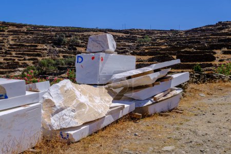 Foto de Piedras talladas de mármol en el Museo de Artesanía de Mármol en la isla de Tinos - Imagen libre de derechos