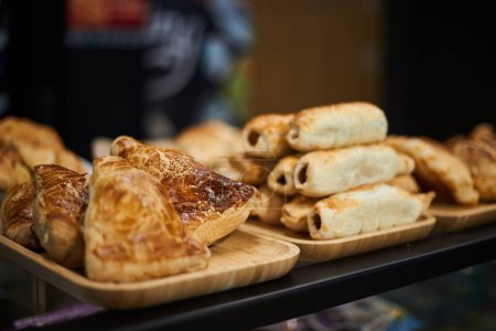 Photo for Samsa, sausages in dough, kurnik. Varied selection of pastries and snacks in coffee shop. Bakery delicious food background, buffet catering. Golden puff pastry baked in the oven. - Royalty Free Image
