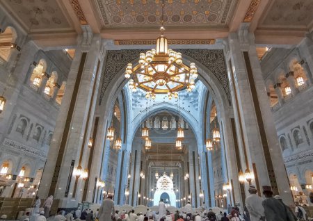Photo for MECCA, KINGDOM OF SAUDI ARABIA-JUNE 12, 2023 : Beautiful chandeliers at the new King Abdullah extension in Makkah, Saudi Arabia. The new extension expected to cost USD30 billion US dollars. - Royalty Free Image