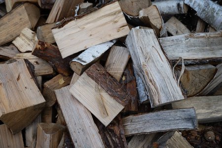 Foto de Close up of stack of firewood - woods for fireplace. - Imagen libre de derechos