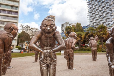 Foto de A-maze-ing Laughter bronze sculpture by Yue Minjun, located in Morton Park in Vancouver, British Columbia. Giant laughing statues in English Bay. Vancouver, BC Canada - September 2, 2020 - Imagen libre de derechos