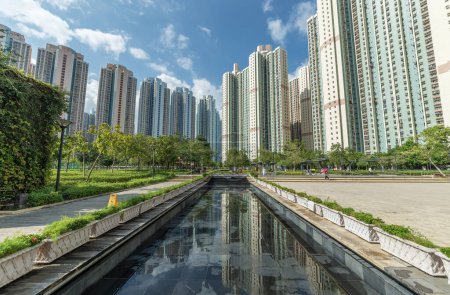 Téléchargez les photos : Immeuble résidentiel de grande hauteur à Hong Kong - en image libre de droit