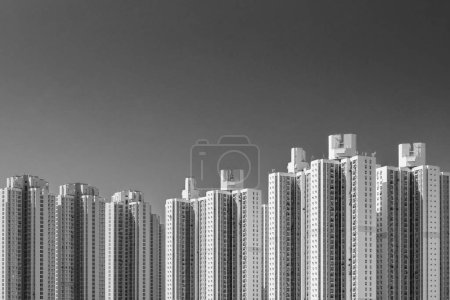 Téléchargez les photos : Immeuble résidentiel de grande hauteur dans un domaine public à Hong Kong - en image libre de droit