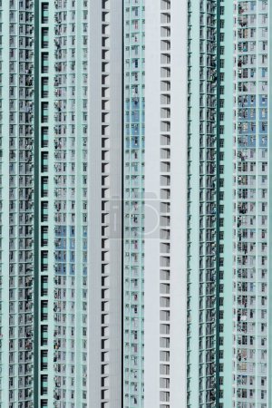 Das Äußere eines Wohnhochhauses in einer öffentlichen Siedlung in Hongkong