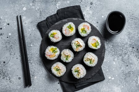 Téléchargez les photos : Korean style sushi Kimbap or gimbap made from steamed white rice. Gray background. Top view. - en image libre de droit