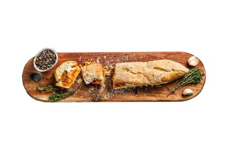 Foto de Sandwich submarino vegetariano baguette con berenjena a la parrilla, pimienta y queso feta. Aislado sobre fondo blanco - Imagen libre de derechos