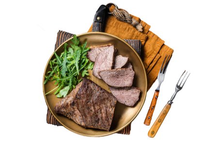 Téléchargez les photos : Rôti Tri Tip ou surlonge steak de bœuf sur une assiette avec roquette Isolé, fond blanc - en image libre de droit