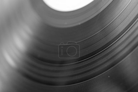 Foto de Detalle de los microsurcos de un viejo disco de vinilo - Imagen libre de derechos