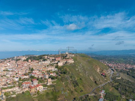 Téléchargez les photos : Aerial view of the Norman Swabian castle, Vibo Valentia, Calabria, Italy - en image libre de droit