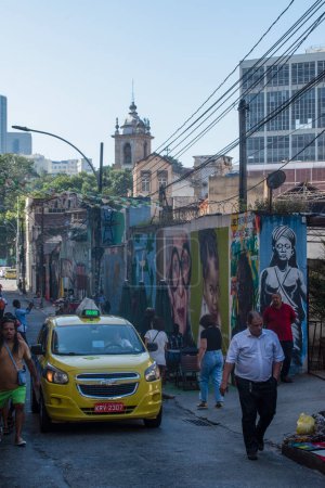 Foto de Río de Janeiro, Brasil, 06-07-2023: horizonte de la ciudad con vista a las calles de Lapa, barrio situado en el centro de la ciudad y famoso por sus monumentos históricos, arquitectura colonial y vida nocturna - Imagen libre de derechos