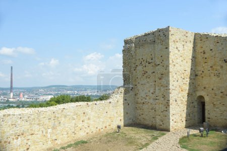 Stehend hoch: Die imposanten Mauern der Festung Suceava
