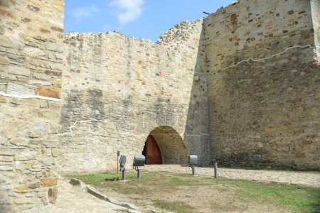 Stehend hoch: Die imposanten Mauern der Festung Suceava