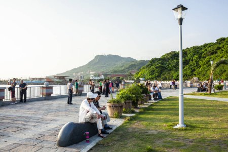 Foto de Los turistas visitan el área escénica de Xiziwan en Kaohsiung, Taiwán. que es una de las atracciones famosas en Kaohsiung. - Imagen libre de derechos