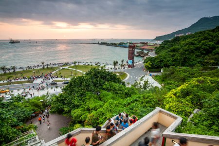 Foto de Vista al atardecer del área escénica de Xiziwan y la Universidad Nacional Sun Yat-sen en Kaohsiung, Taiwán. - Imagen libre de derechos