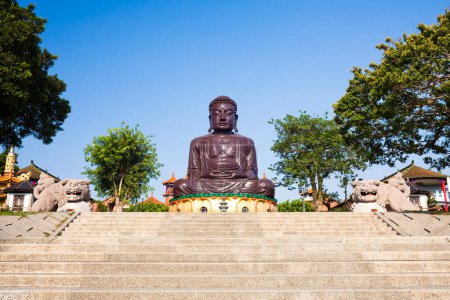 Foto de Estatua gigante de Buda en la montaña Bagua (Baguashan) en la ciudad de Changhua, Taiwán
. - Imagen libre de derechos