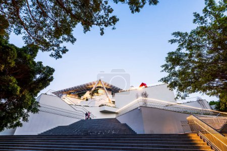 Foto de El paisaje arquitectónico de Tainan Art Museum 2 BLDG en Taiwán, Asia. Fue diseñado y completado por un arquitecto japonés. - Imagen libre de derechos