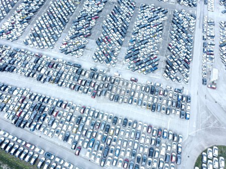 Téléchargez les photos : Vue aérienne du parking douanier. - en image libre de droit