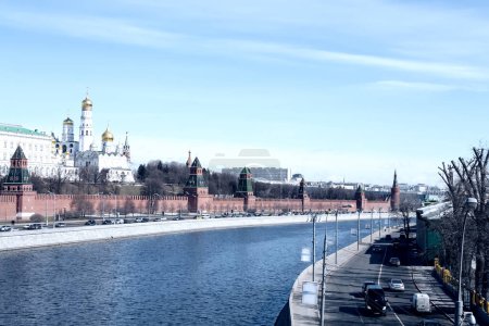 Foto de Vista del Kremlin de Moscú por la tarde. Rusia - Imagen libre de derechos