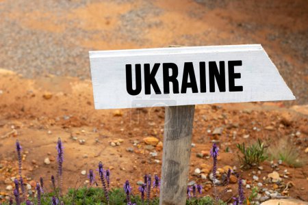 Foto de Letrero de madera blanca con la palabra Ucrania - Imagen libre de derechos