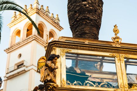Téléchargez les photos : Procession de Pâques à Badajoz et Notre Seigneur Jésus Christ en repos (ou couché) - en image libre de droit
