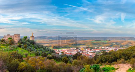 Panoramablick Schloss Beltraneja und das ruhige Dorf Codosera