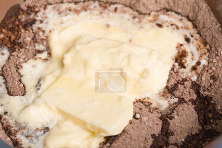Téléchargez les photos : Fabrication de pâte pour les ruches traditionnelles non cuites des bonbons de Noël" - en image libre de droit