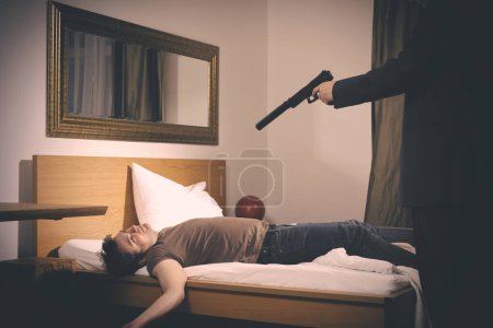 Foto de Antiguo miembro de una banda criminal víctima de tiroteo en habitación de hotel - Imagen libre de derechos