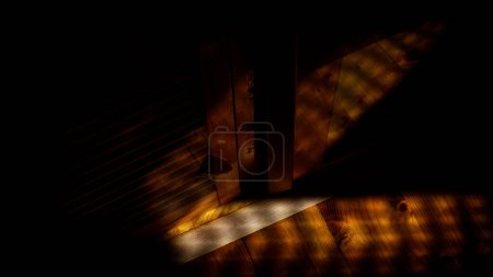 Foto de Manchas de luz en superficies de madera y sombras oscuras en interiores. Banner web. - Imagen libre de derechos