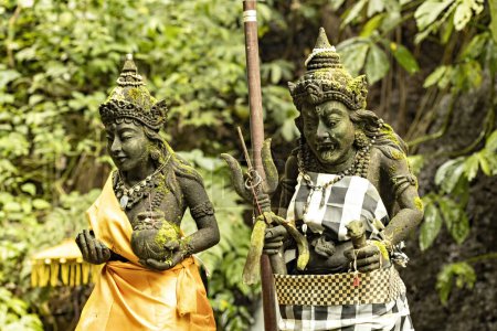 Téléchargez les photos : Eaux saintes Sebatu, lieu sacré pour les hindous à Bali, Indonésie - en image libre de droit