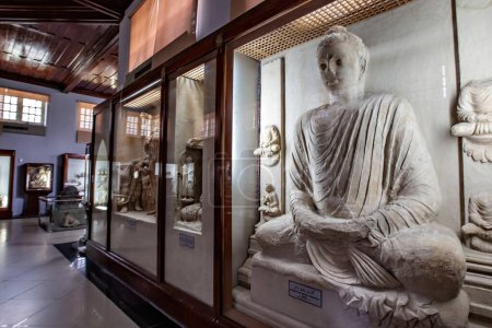 Téléchargez les photos : Ancien musée d'art et d'artefacts bouddhistes hall d'exposition, Taxila Pakistan - en image libre de droit