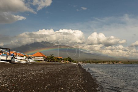 Téléchargez les photos : Beautiful rainbow over Agung volcano on sunny day Amed beach Bali Indonesia - en image libre de droit