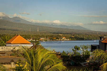 Téléchargez les photos : Breathtaking view on Agung volcano from Amed beach in Bali, Indonesia - en image libre de droit