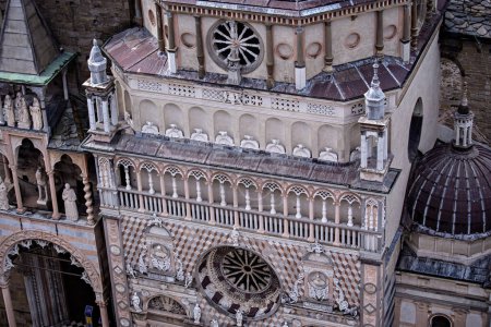 Foto de Basílica de Santa Maria Maggiore en Citta Alta, Bérgamo, Italia. Arquitectura histórica del casco antiguo o Ciudad Alta de Bérgamo - Imagen libre de derechos