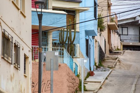 Foto de Paisaje urbano de Valparaíso, casas coloridas en Valparaíso, Chile - Imagen libre de derechos