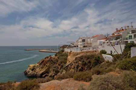 Foto de Albufeira acantilado y casas vista aérea (Praia do Peneco), sur de Portugal - Imagen libre de derechos