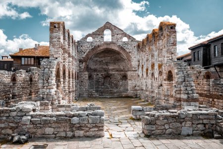 Téléchargez les photos : Ruines d'un ancien complexe de temples à Nessebar, Bulgarie - en image libre de droit
