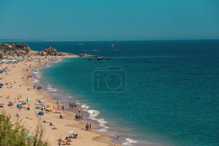 Foto de Vista aérea de la playa de Albufeira (Praia do Peneco), sur de Portugal - Imagen libre de derechos