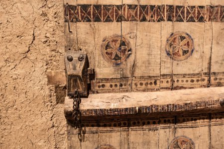 Téléchargez les photos : Ancienne porte en bois du Musée du Palais Al Masmak à Riyad Arabie Saoudite - en image libre de droit