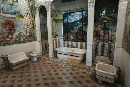 Téléchargez les photos : Salle de bain royale Détails intérieurs du musée royal de la joaillerie d'Alexandrie Égypte - en image libre de droit