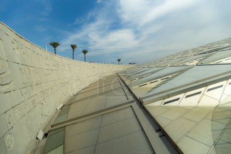 Téléchargez les photos : Vue extérieure de la Bibliothèque d'Alexandrie Egypte - en image libre de droit